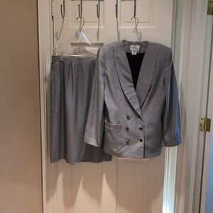 Women’s skirt and jacket suit. Houndstooth. Worthington.